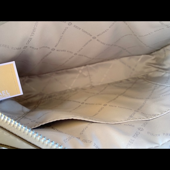 Michael Kors Large Crossbody ‼️SALE‼️‼️ - Picture 2 of 4